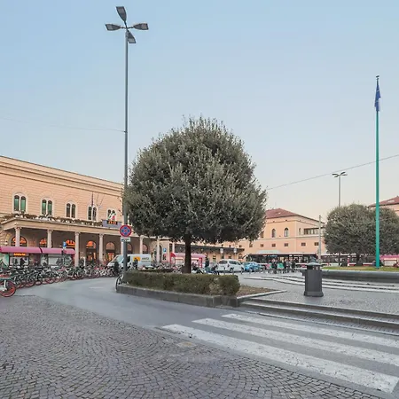 Front Station - Stazione Di * Boloňa